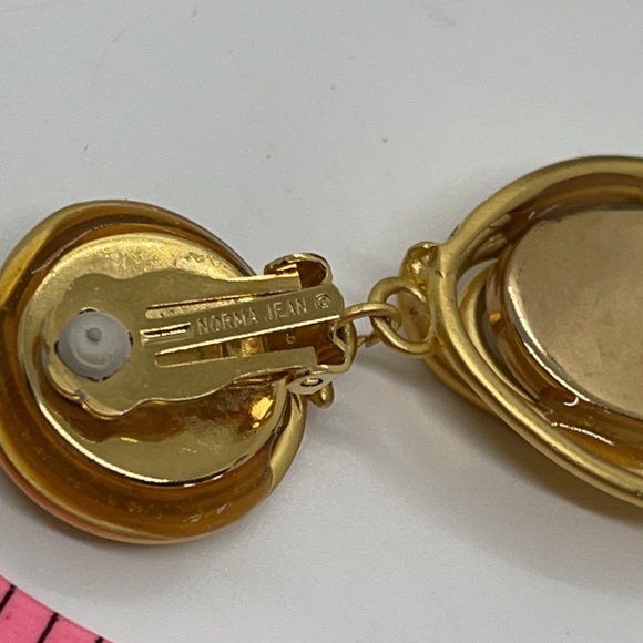 Norma Jean Vintage pearl necklace & earring set - Picture 9 of 10